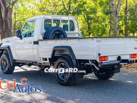 Toyota Land Cruiser Camioneta en venta