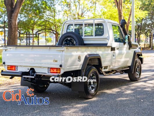 Toyota Land Cruiser Camioneta en venta