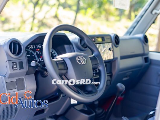 Toyota Land Cruiser Camioneta en venta
