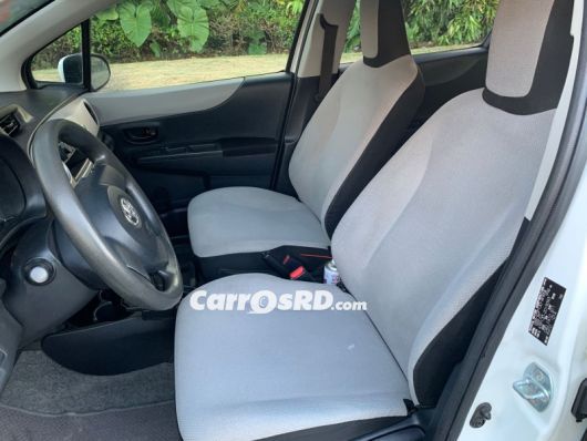 Toyota Vitz Carros en venta