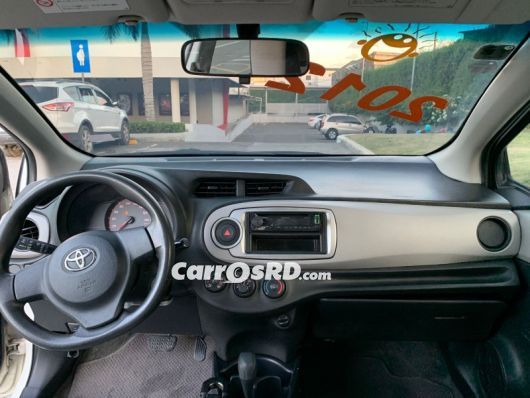 Toyota Vitz Carros en venta