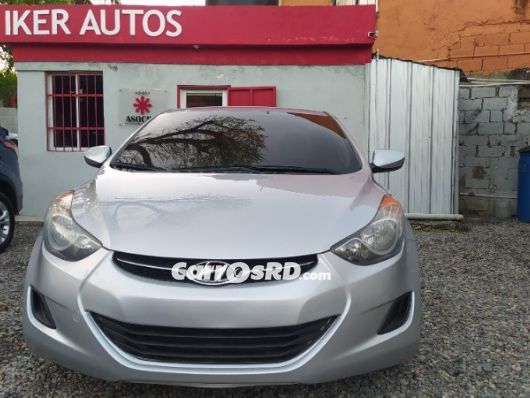 Hyundai Elantra Carros en venta