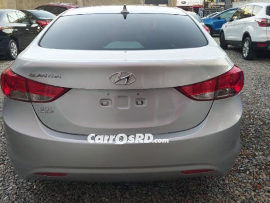 Hyundai Elantra Carros en venta