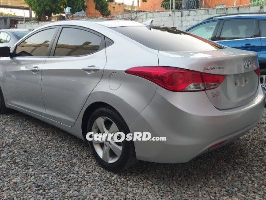 Hyundai Elantra Carros en venta
