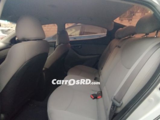 Hyundai Elantra Carros en venta