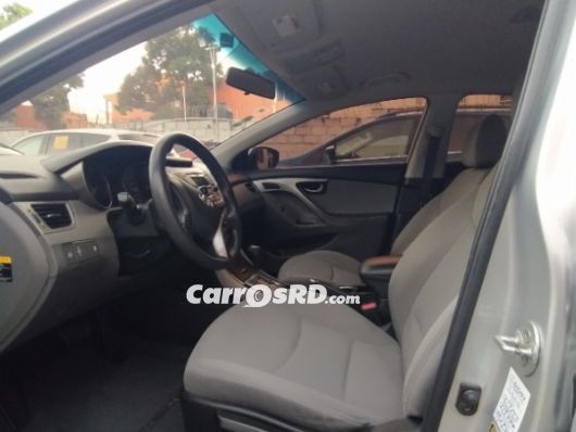 Hyundai Elantra Carros en venta