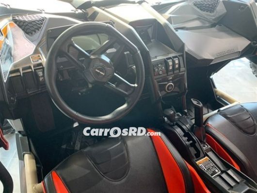 Can-Am Maverick Hatchback en venta