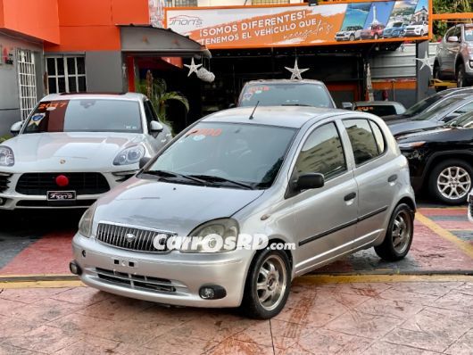Toyota Vitz Carros en venta