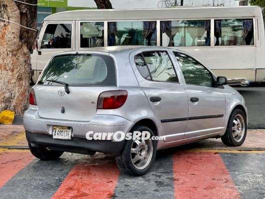 Toyota Vitz Carros en venta