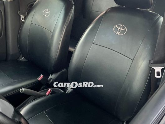 Toyota Vitz Carros en venta