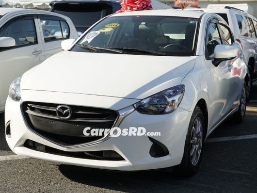 Mazda Demio Carros en venta