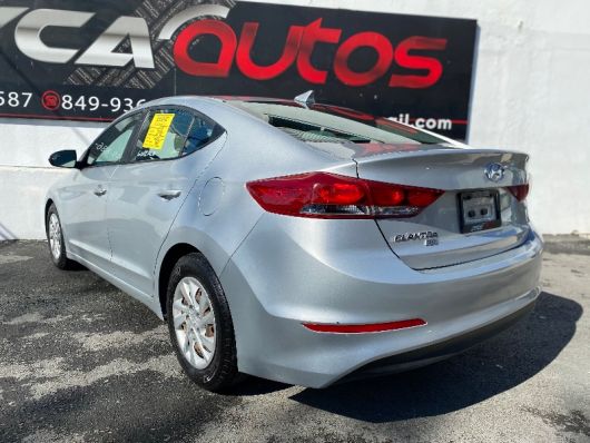 Hyundai Elantra SE
