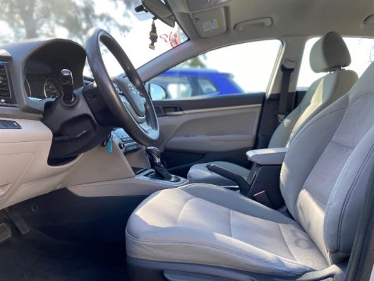 Hyundai Elantra SE
