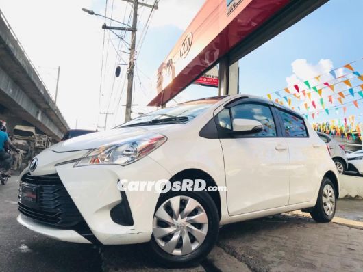 Toyota Vitz Carros en venta