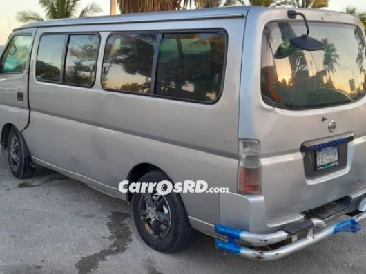 Nissan URVAN Autobus en venta