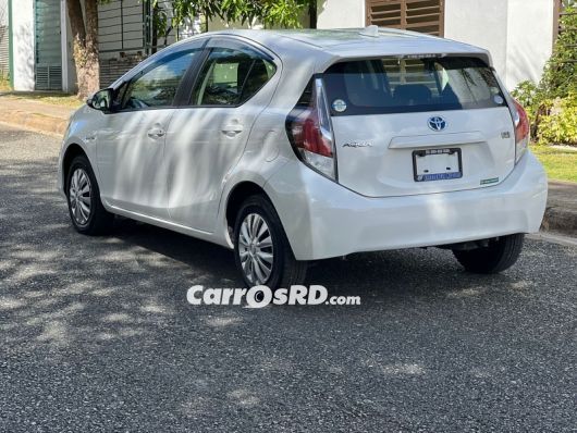 Toyota Aqua Hatchback en venta