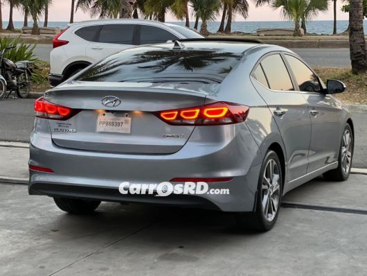 Hyundai Elantra Carros en venta