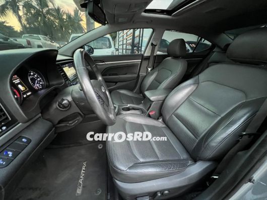 Hyundai Elantra Carros en venta