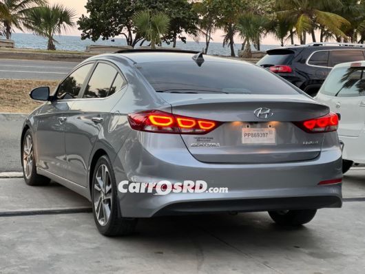 Hyundai Elantra Carros en venta