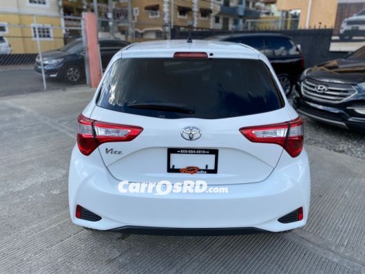 Toyota Vitz Carros en venta