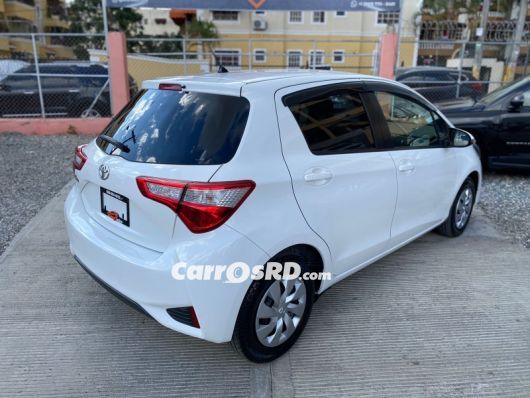 Toyota Vitz Carros en venta