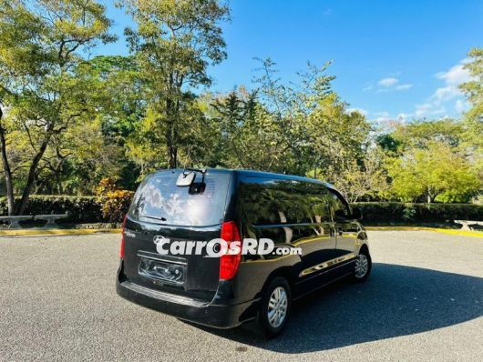 Hyundai Grand Starex Minivan en venta