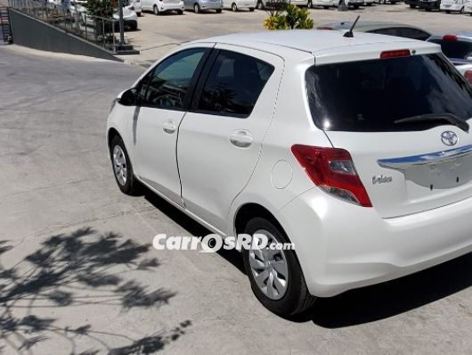 Toyota Vitz Carros en venta