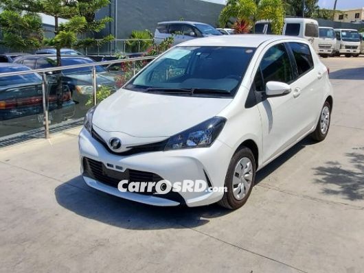 Toyota Vitz Carros en venta