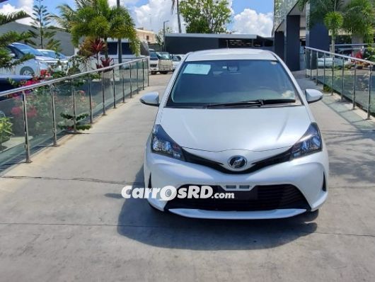 Toyota Vitz Carros en venta