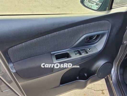 Toyota Vitz Carros en venta