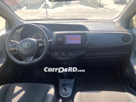 Toyota Vitz Carros en venta