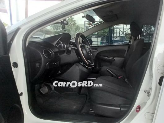 Mazda Demio Carros en venta
