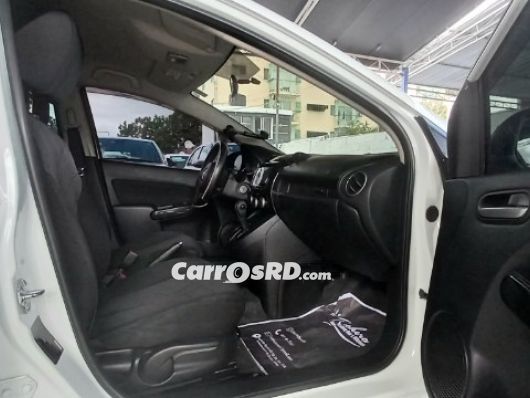 Mazda Demio Carros en venta