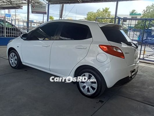 Mazda Demio Carros en venta