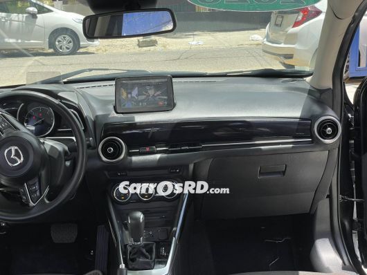 Mazda Demio Carros en venta