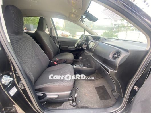 Toyota Vitz Carros en venta