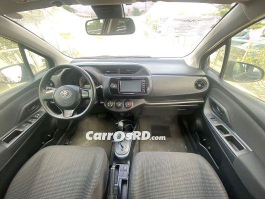 Toyota Vitz Carros en venta