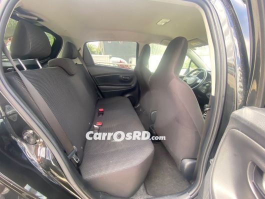 Toyota Vitz Carros en venta