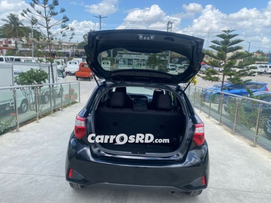 Toyota Vitz Carros en venta