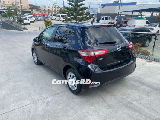 Toyota Vitz Carros en venta