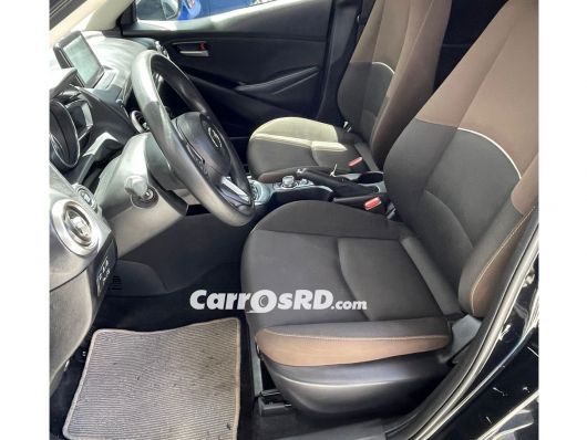 Mazda Demio Carros en venta