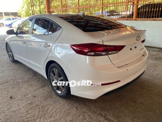 Hyundai Elantra Carros en venta