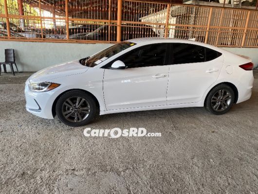 Hyundai Elantra Carros en venta