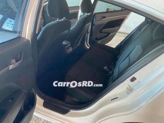 Hyundai Elantra Carros en venta