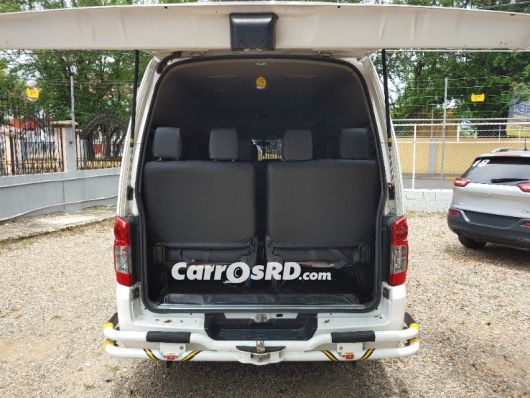 Nissan URVAN Minivan en venta