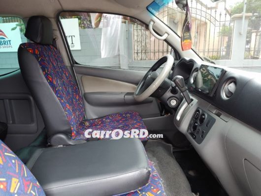 Nissan URVAN Minivan en venta