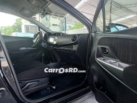 Toyota Vitz Carros en venta