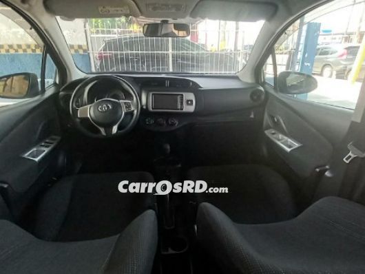 Toyota Vitz Carros en venta