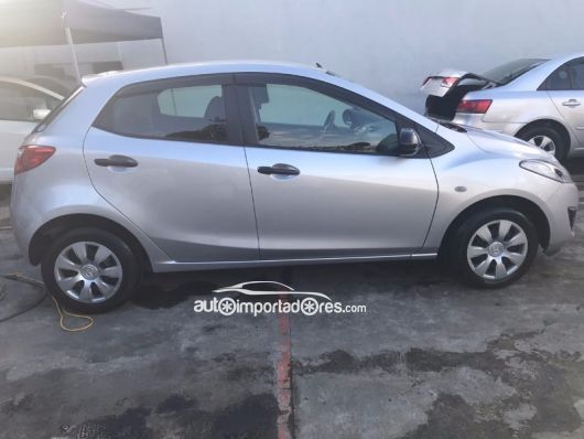 Mazda Demio Carros en venta