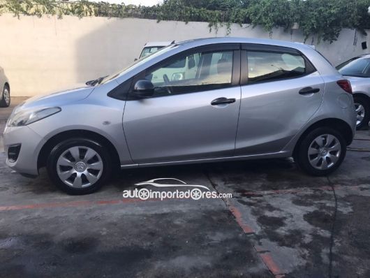 Mazda Demio Carros en venta